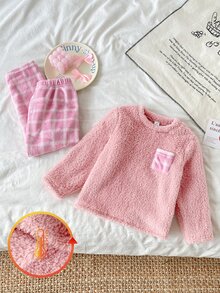 SHEIN 秋冬雙面抓絨加厚粉色毛絨圓領長袖上衣（附胸前口袋）搭配時尚甜美粉白格紋長褲，休閒舒適柔軟 2 件式女童家居睡衣套裝 - 粉色 - 查看 3