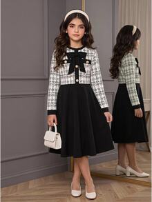 SHEIN 青少年女孩秋冬休閒通勤上學優雅格紋印花黑白拼接鈕扣裝飾拼接抓皺荷葉邊下擺修身長袖洋裝 - 黑與白 - 查看 1