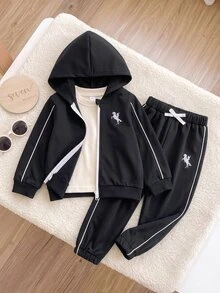 SHEIN 小男孩刺繡動物連帽拉鍊夾克與側條紋慢跑長褲 2件式休閒運動套裝，適合秋冬校園日常穿著 - 黑色 - 查看 1
