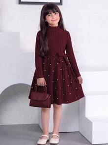 SHEIN Tween女孩聖誕派對套裝 春秋冬休閒時尚新款洋裝 針織羅紋刷毛布料 酒紅色純色 小立領袖口設計 白色珠飾珍珠長袖洋裝 搭配酒紅色珠飾珍珠 優雅可愛淑女風 高端套裝 - 紅色 - 查看 3