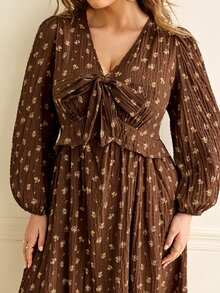 Écloséra Curve Plus Size European & American Casual Ditsy Floral Mid-Length Dress, Ruched Textured Fabric, V-Neck Tie Bow, Petal Sleeve, Loose Drape Dress Fall - Brown - View 7