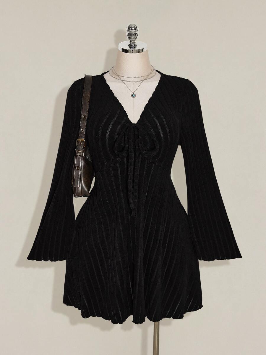 SHEIN ICON 女款大尺碼秋冬復古性感日常簡約休閒通勤V領抓褶喇叭袖毛絨羅紋黑色洋裝 - 黑色 - 查看 1