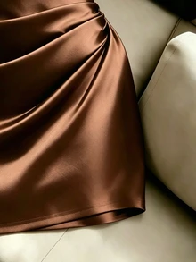 SHEIN Franclia 女款春夏新款極簡休閒性感度假約會垂領修身細肩帶短洋裝，春夏洋裝，度假洋裝，優雅洋裝，性感洋裝 - 棕色 - 查看 6