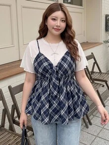 SHEIN Unity 大尺碼女款純色圓領短袖上衣與格紋百褶細肩帶上衣休閒日常套裝 - 藍白色 - 查看 12