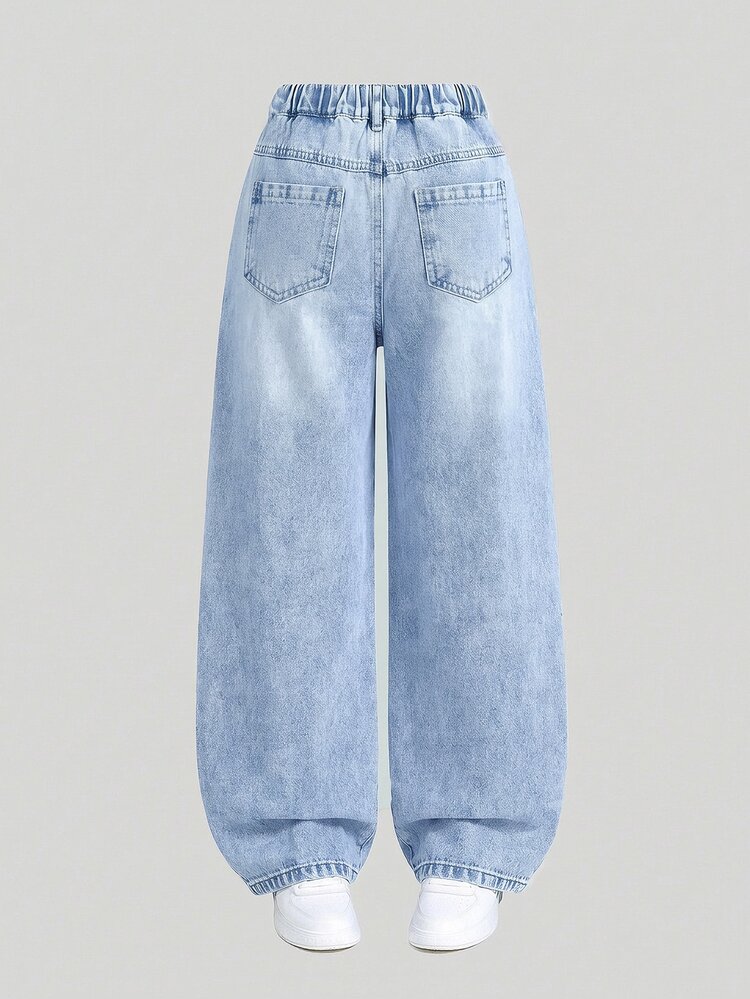 SHEIN Vaqueros de Mezclilla para Niñas Adolescentes Estilo Y2K Vintage Nuevo para Todas las Estaciones Azul Claro con Cintura Elástica + Diseño de Estampado de Fresas con Dobladillo Desgastado y Deshilachado Combinado con Nieve - Lavado ligero - Añade 2