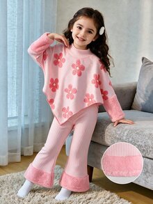 SHEIN YOUNG GIRLS 可愛粉色花卉印花毛絨假領披肩上衣與毛絨飾邊喇叭褲 2 件套 秋冬休閒套裝 - 粉色 - 查看 4