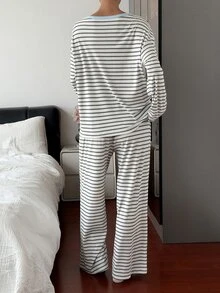 Livesso 秋季休閒簡約刷毛條紋對比領寬鬆女款睡衣套裝 居家休閒白色 - 白色 - 查看 2