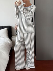 Livesso 秋季休閒簡約刷毛條紋對比領寬鬆女款睡衣套裝 居家休閒白色 - 白色 - 查看 7