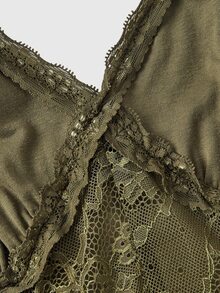 ROMWE Vestido midi con cuello en V, bajo asimétrico y con volantes, en patchwork de encaje con cintas de encaje para mujeres, estilo Fairycore - Verde Oscuro - Ver 3