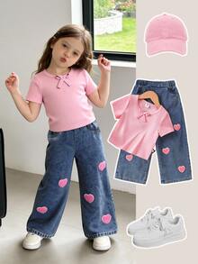 SHEIN Genkimix Kids 女童 2 件套休閒套裝，圓領短袖上衣配前領蝴蝶結裝飾，牛仔直筒褲配愛心刺繡補丁，小女孩休閒套裝 - 粉色 - 查看 5