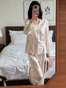 DAZY 女款草莓印花鈕扣上衣與荷葉邊飾長褲睡衣套裝 秋季 - 白色 - 查看 5