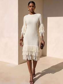Zivah Vestido de Suéter Elegante de Festa de Outono Off-White para Mulheres, Gola Redonda, Mangas Três Quartos, Bainha com Franjas, Lã Canelada, Mini Slim, Aniversário, Trabalho - Damasco - Visão 1