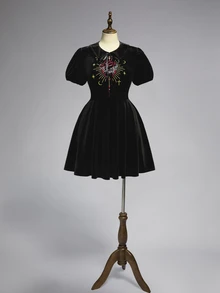 ROMWE Dark Gothic Red Heart Embroidered Pattern Velvet Plus Size Women's Short Dress - Black - View 3
