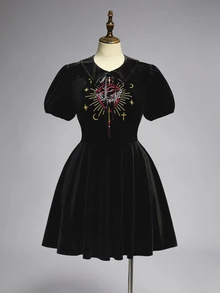 ROMWE Dark Gothic Red Heart Embroidered Pattern Velvet Plus Size Women's Short Dress - Black - View 8