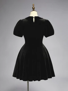 ROMWE Dark Gothic Red Heart Embroidered Pattern Velvet Plus Size Women's Short Dress - Black - View 2
