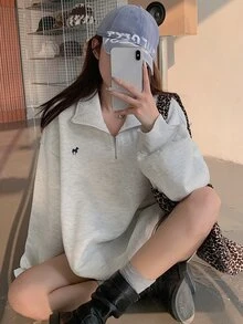 DAZY 女款寬鬆領口刺繡圖案套頭運動衫，長袖上衣，秋季可愛上衣 - 灰色 - 查看 6