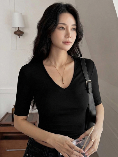 DAZY Women's Deep V-Neck Fitted 3/4 Sleeve Casual Pullover T-Shirt, Elegant City Leisure Summer