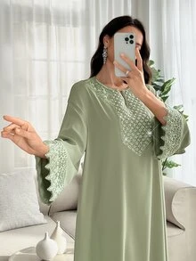 Al Najma 优雅的 V 领喇叭袖饰有汽车亮片和花朵图案的连衣裙，适合春夏季全长 Jalabiya，端庄 - 綠色 - 查看 5