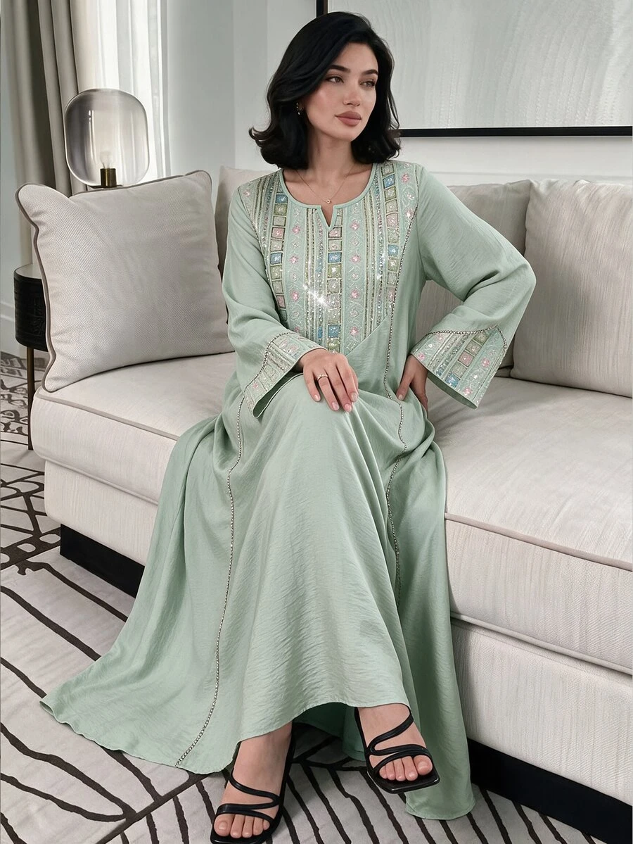 Al Najma 彩色刺绣和珠饰喇叭袖圆领阿拉伯长裙，端庄大方