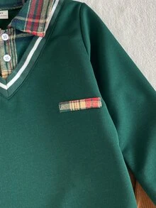 SHEIN 2件組小男孩套裝，兒童針織舒適長袖 Polo 2合1衛衣，時尚帥氣幼童胸前格紋獨特設計上衣，搭配卡其色休閒長褲，彈性腰頭設計，寬鬆版型，適合秋季度假、上學、日常外出等多種場合 - 墨綠色 - 查看 8
