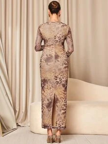 MaterniChic Gaun Hamil Elegan Model Pas Badan dengan Leher Bulat dan Motif Leopard - MultiWarna - View 8