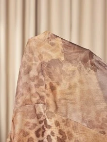 MaterniChic Gaun Hamil Elegan Model Pas Badan dengan Leher Bulat dan Motif Leopard - MultiWarna - View 7