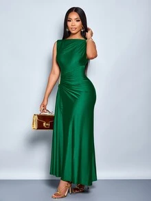 SOLERSUN An Elegant, Fitted Dress Adorned With Metallic Embellishments, Perfect For Both Work Day Party And Parties. Emerald Green Summer - Dark Green - View 8