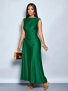 SOLERSUN An Elegant, Fitted Dress Adorned With Metallic Embellishments, Perfect For Both Work Day Party And Parties. Emerald Green Summer - Dark Green - View 7
