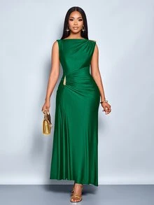 SOLERSUN An Elegant, Fitted Dress Adorned With Metallic Embellishments, Perfect For Both Work Day Party And Parties. Emerald Green Summer - Dark Green - View 5