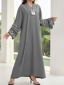 Al Najma Kaftan Wanita Longgar Panjang Turki dengan Motif Geometris Patchwork dan Hiasan Rumbai, Lengan Kelelawar, Gaun Arab Sederhana - Grey - View 5