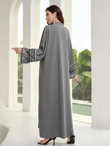 Al Najma Kaftan Wanita Longgar Panjang Turki dengan Motif Geometris Patchwork dan Hiasan Rumbai, Lengan Kelelawar, Gaun Arab Sederhana - Grey - View 2