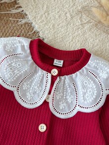 SHEIN 2件組女嬰針織開襟衫褲套裝，甜美酒紅色刺繡蕾絲領、羅紋長袖圓領、常規版型，適合生日派對、秋季與聖誕節，鈕扣開襟 - 酒紅色 - 查看 5