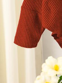 SHEIN 女童春夏秋冬休閒T恤套裝，白色珠飾裝飾，不對稱高領針織羅紋卡其色上衣搭配喇叭褲，2件套 - 紅色 - 查看 7