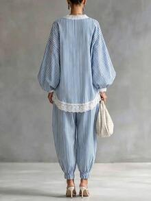 SHEIN Holidaya 女款法式優雅條紋蕾絲拼接襯衫與寬鬆收口長褲套裝，度假海灘風 - 藍色 - 查看 2