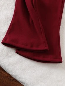 SHEIN 女嬰秋冬休閒T恤套裝，設計感不對稱套頭高領針織歐洲羅紋面料，酒紅色蝴蝶結印花長袖T恤上衣搭配酒紅色休閒喇叭褲，2件套，適合秋冬返校季，優雅淑女高端風格，適用日常上學、外出、旅行、聚會、聖誕節 - 彩色 - 查看 6