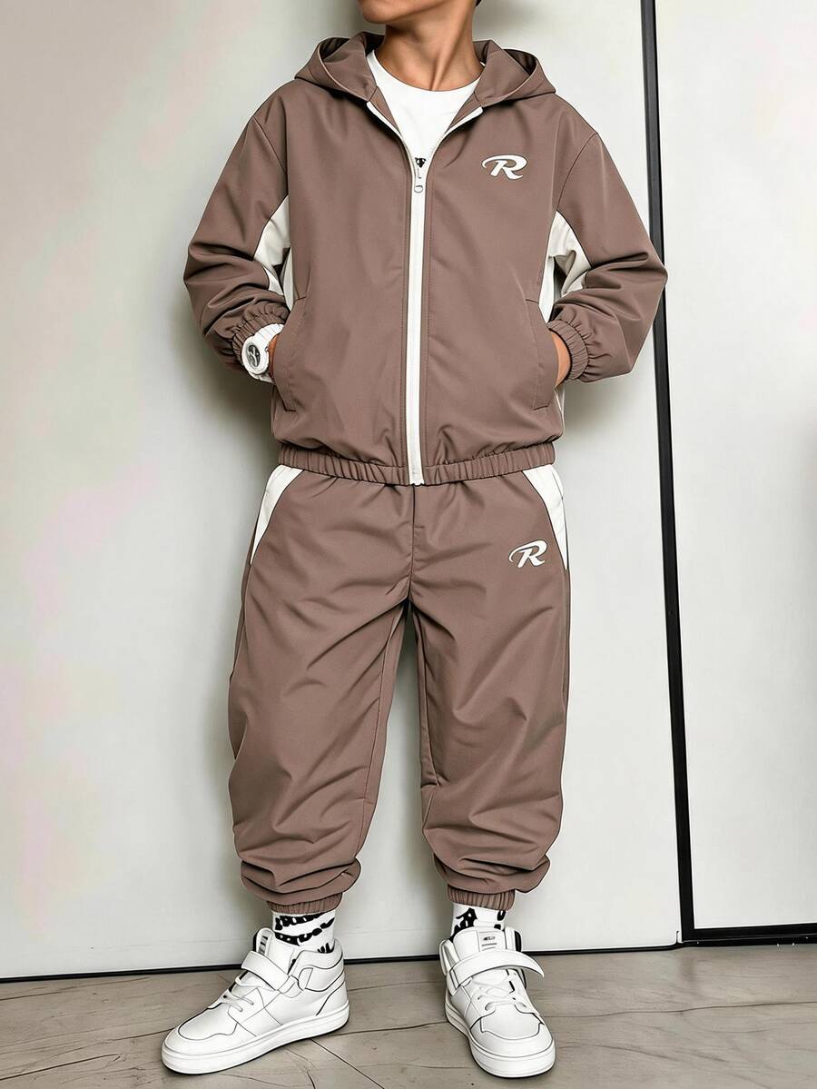 SHEIN 2件組男童休閒街頭風拼接長袖拉鍊開襟外套套裝,適合春秋日常休閒穿著,亦適用秋冬兒童穿搭,舒適面料,時尚剪裁設計,新款,適合多季節場合 - 卡其色 - 查看 1