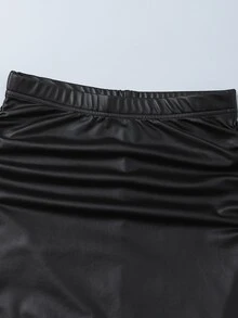 SHEIN 女款復古人造皮革長裙 高腰側褶收腰設計 修身垂墜寬擺 A字版型 柔軟光滑面料 貼身飄逸廓形 春夏百搭休閒風 可搭配多款上衣 - 黑色 - 查看 4