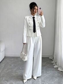 Elenzga Bộ vest blazer ngắn nữ phong cách Pháp mùa thu, cổ đứng, hai hàng khuy, cúc vàng, dáng ôm slim fit cao cấp đi làm, phù hợp cho phụ nữ dáng nhỏ, kèm quần ống rộng màu trơn phối đa năng - trắng - Xem 1