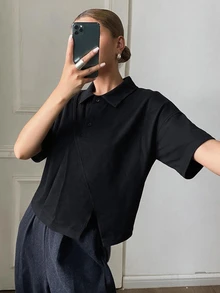 DAZY 夏季襯衫風 Polo 黑配色不對稱斜襟休閒街頭通勤短袖 T-shirt - 黑色 - 查看 5