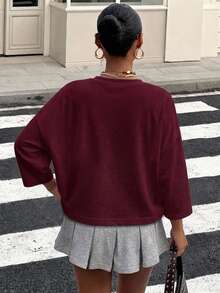 Muchica Kaos Lengan Panjang Oversize dengan Patch Huruf dan Bahu Jatuh - Burgundy - View 2