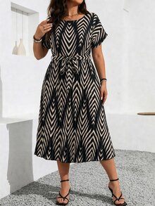 Vionelle 大尺碼夏季套裝優雅滿版印花蝙蝠袖長洋裝 百褶下擺 女款黑色早午餐旅行度假穿搭 - 黑色 - 查看 5