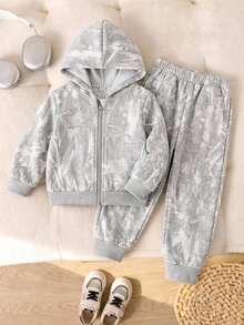 SHEIN ملابس أولاد صغار 2 قطعة، طقم رياضي بسحاب كامل بغطاء رأس مطبوع بنمط أوراق نباتية على كامل الجسم & بنطال رياضي، ملابس خريفية، أطقم خريفية - رمادي فاتح - مشاهدة 2