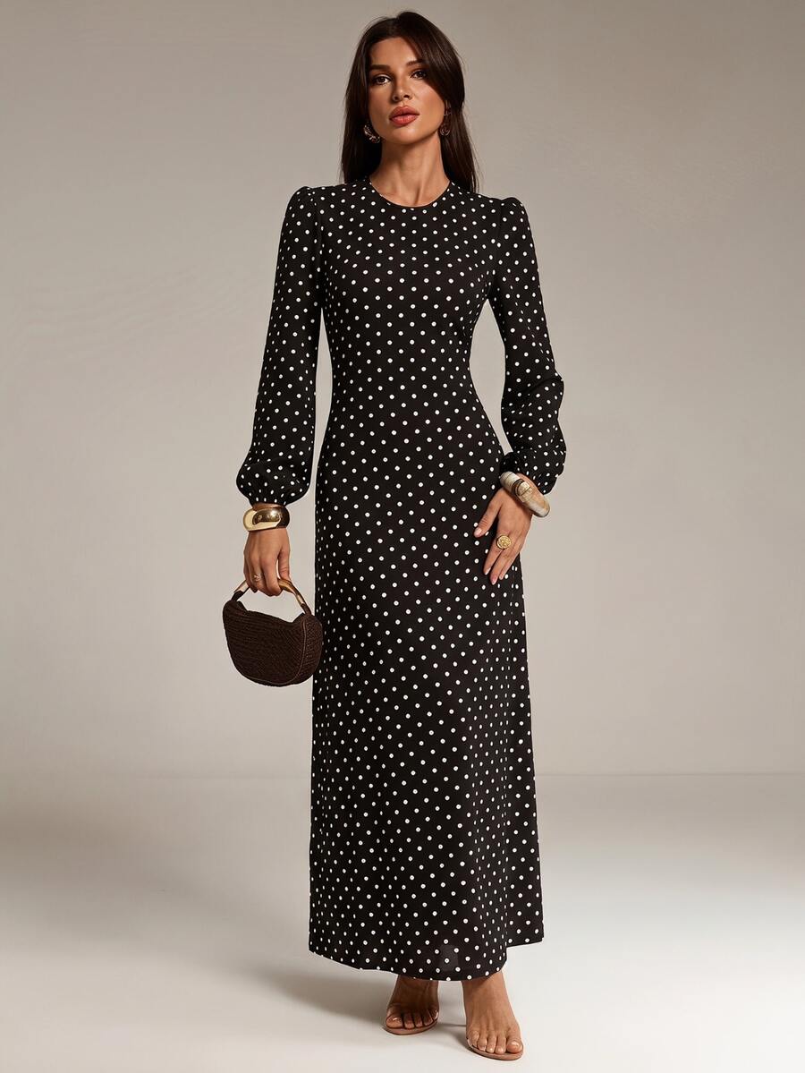SHEIN Tall 一位高挑的穆斯林女性穿著一件長款黑色波點洋裝,甜美優雅 - 黑色 - 查看 1