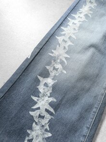 ROMWE MEN بنطلون جينز رجالي كاجوال متعدد الاستخدامات مطبوع بتصميم فني مغسول - الأزرق - مشاهدة 3