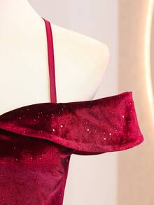 SHEIN Teen Girls Red Sequin Velvet One-Shoulder Halter Neck Mermaid Dress, Slim Fit, Mid-Length, Back Zipper Design, Party, Prom, Formal, Christmas, Fall - Burgundy - View 5