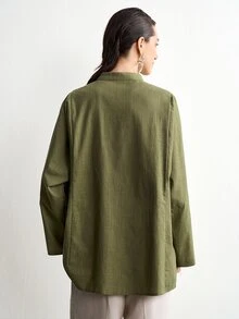 Aalyst 女款夏季新款棉麻休閒簡約寬鬆百搭度假條紋工藝V領綠色落肩長袖襯衫 - 軍綠色 - 查看 3