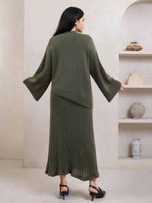 Veilorie طقم كاجوال نسائي بلون أخضر سادة يتكون من كنزة بأكمام طويلة وأكتاف منسدلة وتنورة محبوكة - أخضر - مشاهدة 2
