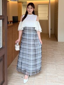 Bijouette 限量版大尺碼黑白拼接格紋印花網紗洋裝，法式優雅拼接設計，上身露肩荷葉邊設計，時尚顯瘦，下身黑白格紋印花A字長裙，完美遮肚顯瘦，適合梨形與蘋果型身材，全尺碼選擇，不緊繃，可調節背部設計，時尚顯瘦，適合所有身形 - 黑與白 - 查看 8