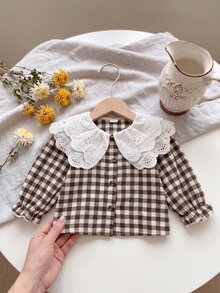 SHEIN Playful Pals 女嬰春秋白色蕾絲圓領長袖上衣，時尚百搭娃娃風襯衫，彈性袖口，舒適時尚適合日常穿著 - 棕色 - 查看 5