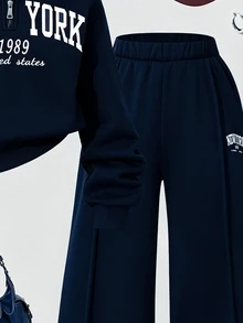 SHEIN 女童休閒運動風 80 年代兩件套，紐約字母印花立領運動衫與短褲，適合校園、慢跑運動，白色秋季款 - 藏蓝色 - 查看 4
